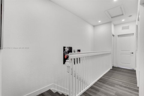 Adosado en venta en Miami, Florida, 3 dormitorios, 122.72 m2 № 1969007 - foto 18