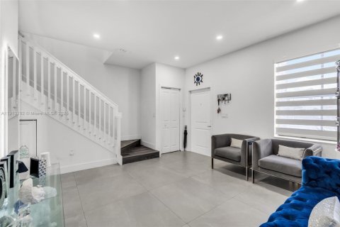 Adosado en venta en Miami, Florida, 3 dormitorios, 122.72 m2 № 1969007 - foto 7
