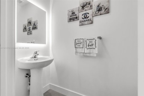 Adosado en venta en Miami, Florida, 3 dormitorios, 122.72 m2 № 1969007 - foto 13