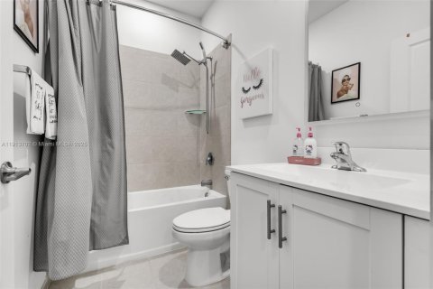 Adosado en venta en Miami, Florida, 3 dormitorios, 122.72 m2 № 1969007 - foto 20