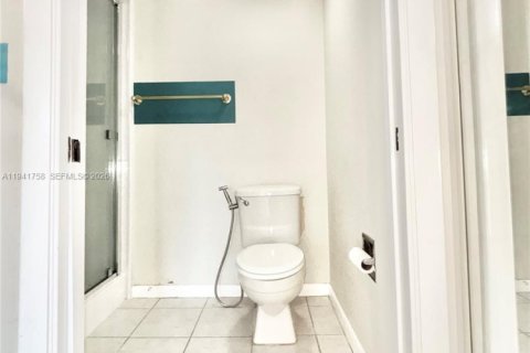 Condo in West Palm Beach, Florida, 2 bedrooms  № 1998708 - photo 17