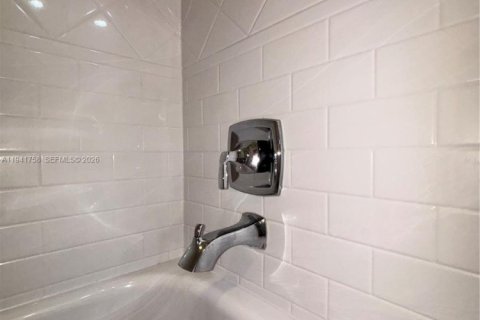 Condo in West Palm Beach, Florida, 2 bedrooms  № 1998708 - photo 23