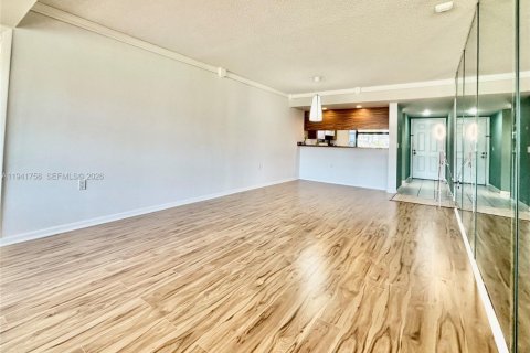 Condo in West Palm Beach, Florida, 2 bedrooms  № 1998708 - photo 4