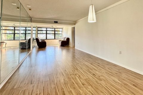 Condo in West Palm Beach, Florida, 2 bedrooms  № 1998708 - photo 5