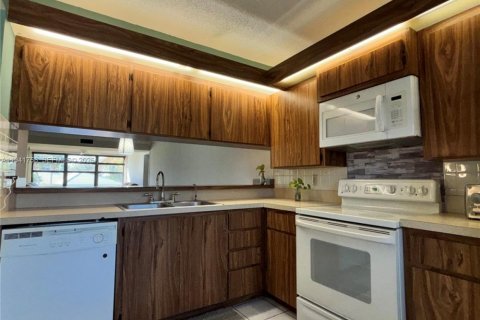 Condo in West Palm Beach, Florida, 2 bedrooms  № 1998708 - photo 11