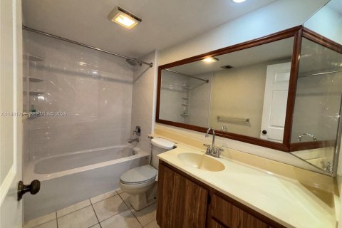 Condo in West Palm Beach, Florida, 2 bedrooms  № 1998708 - photo 22