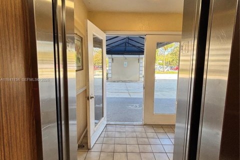 Condo in West Palm Beach, Florida, 2 bedrooms  № 1998708 - photo 28