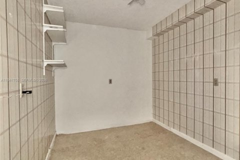 Condo in West Palm Beach, Florida, 2 bedrooms  № 1998708 - photo 25