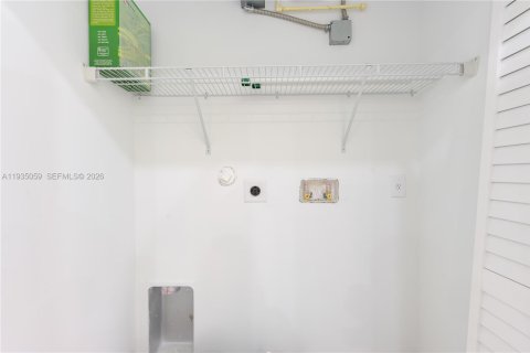 Villa ou maison à louer à Miami, Floride: 4 chambres № 1993241 - photo 22