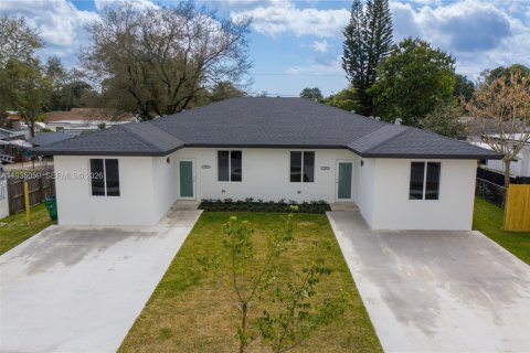 Villa ou maison à louer à Miami, Floride: 4 chambres № 1993241 - photo 24
