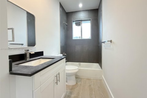 Duplex in Miami, Florida 4 bedrooms № 1993241 - photo 10