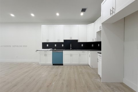 Duplex in Miami, Florida 4 bedrooms № 1993241 - photo 11