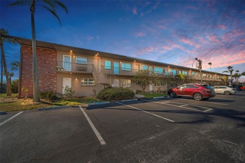 Copropriété à louer à Dunedin, Floride: 2 chambres, 104.33 m2 № 2101455 - photo 4
