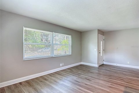 Casa en venta en Tampa, Florida, 4 dormitorios, 117.43 m2 № 1884432 - foto 16