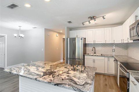 Casa en venta en Tampa, Florida, 4 dormitorios, 117.43 m2 № 1884432 - foto 19