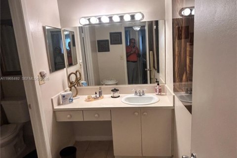 Copropriété à vendre à Hialeah, Floride: 2 chambres, 78.41 m2 № 2031584 - photo 16