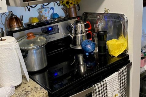 Copropriété à vendre à Hialeah, Floride: 2 chambres, 78.41 m2 № 2031584 - photo 12