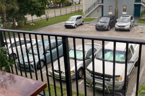 Copropriété à vendre à Hialeah, Floride: 2 chambres, 78.41 m2 № 2031584 - photo 5
