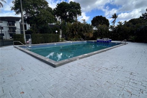 Copropriété à vendre à Hialeah, Floride: 2 chambres, 78.41 m2 № 2031584 - photo 9