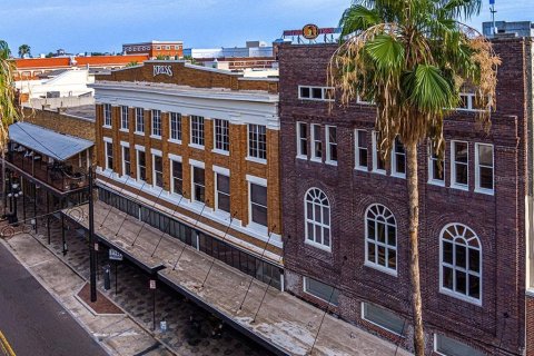 Propiedad comercial en alquiler en Tampa, Florida, 1236.9 m2 № 1816767 - foto 9