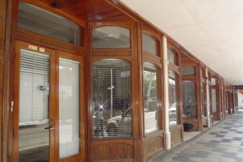 Propiedad comercial en alquiler en Tampa, Florida, 1236.9 m2 № 1816767 - foto 3