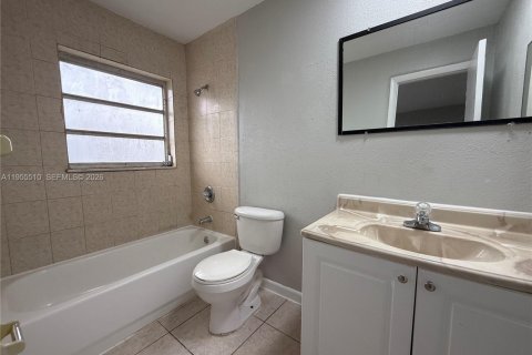 Снять в аренду квартиру в Лодерхилл, Флорида 2 спальни, 3258.27м2, № 2019559 - фото 4