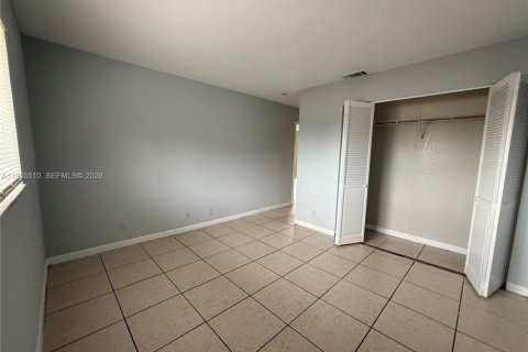 Снять в аренду квартиру в Лодерхилл, Флорида 2 спальни, 3258.27м2, № 2019559 - фото 6