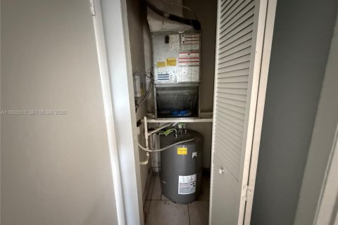 Снять в аренду квартиру в Лодерхилл, Флорида 2 спальни, 3258.27м2, № 2019559 - фото 9