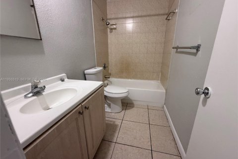 Снять в аренду квартиру в Лодерхилл, Флорида 2 спальни, 3258.27м2, № 2019559 - фото 8