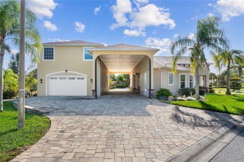 Villa ou maison à vendre à Polk City, Floride: 2 chambres, 268.21 m2 № 2223111 - photo 2