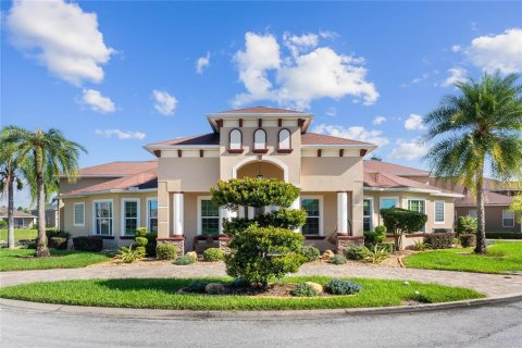 House in Polk City, Florida 2 bedrooms, 268.21 sq.m. № 2223111