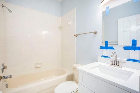 House in Tarpon Springs, Florida 4 bedrooms, 180.23 sq.m. № 1347192 - photo 21
