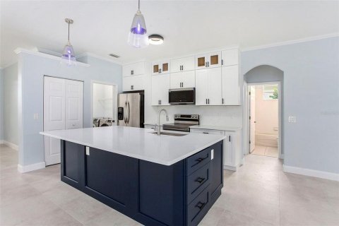 House in Tarpon Springs, Florida 4 bedrooms, 180.23 sq.m. № 1347192 - photo 4
