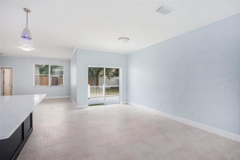 House in Tarpon Springs, Florida 4 bedrooms, 180.23 sq.m. № 1347192 - photo 7