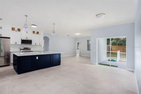 House in Tarpon Springs, Florida 4 bedrooms, 180.23 sq.m. № 1347192 - photo 6