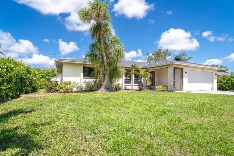 House in Englewood, Florida 2 bedrooms, 123 sq.m. № 1801861 - photo 1