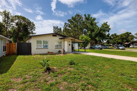 House in Saint Petersburg, Florida 2 bedrooms, 66.89 sq.m. № 1786619 - photo 2