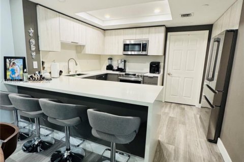 Condominio en alquiler en Doral, Florida, 3 dormitorios, 135.64 m2 № 2024655 - foto 2