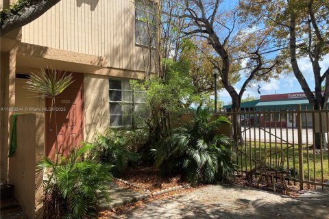 Copropriété à vendre à Miami, Floride: 2 chambres, 70.61 m2 № 1953798 - photo 1