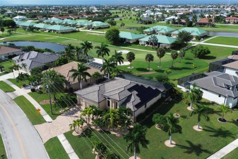 Villa ou maison à vendre à Punta Gorda, Floride: 3 chambres, 213.86 m2 № 2358415 - photo 3