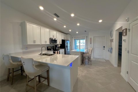 Apartamento en alquiler en Punta Gorda, Florida, 2 dormitorios, 145.76 m2 № 1812996 - foto 6