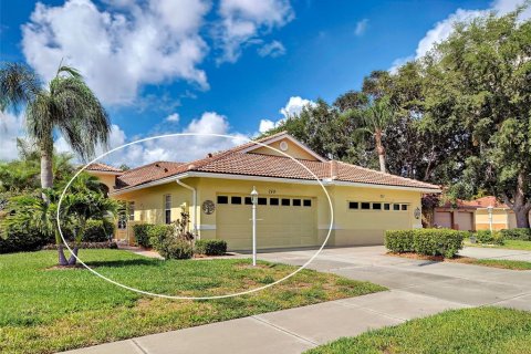 House in Venice, Florida 2 bedrooms, 144.74 sq.m. № 2234775