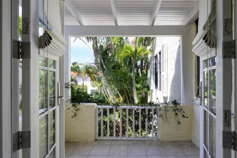 Condo in Palm Beach, Florida, 2 bedrooms  № 1098917 - photo 1