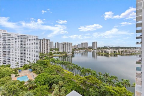 Condo in Aventura, Florida, 1 bedroom  № 1895861 - photo 4