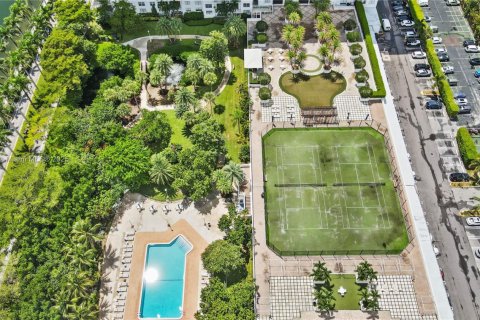 Condo in Aventura, Florida, 1 bedroom  № 1895861 - photo 11