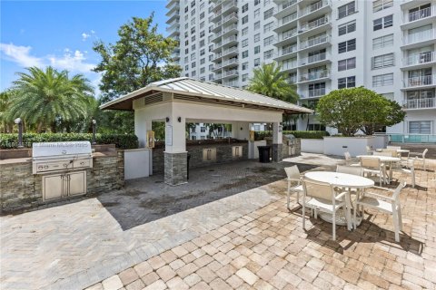 Condo in Aventura, Florida, 1 bedroom  № 1895861 - photo 19