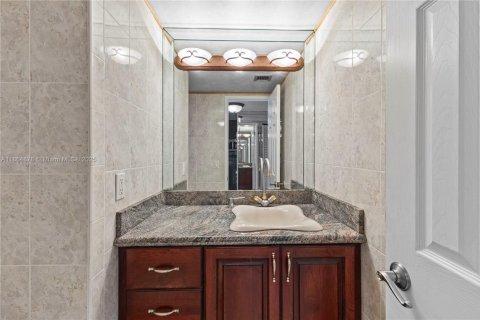 Condo in Aventura, Florida, 1 bedroom  № 1895861 - photo 23