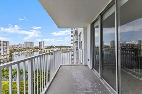 Condo in Aventura, Florida, 1 bedroom  № 1895861 - photo 1