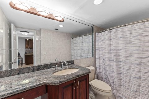 Condo in Aventura, Florida, 1 bedroom  № 1895861 - photo 26