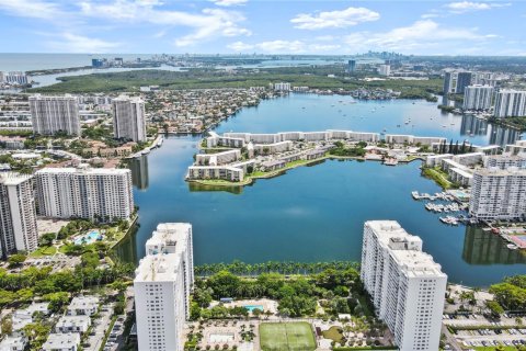 Condo in Aventura, Florida, 1 bedroom  № 1895861 - photo 12
